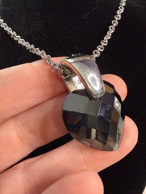 Black heart pendant with necklace